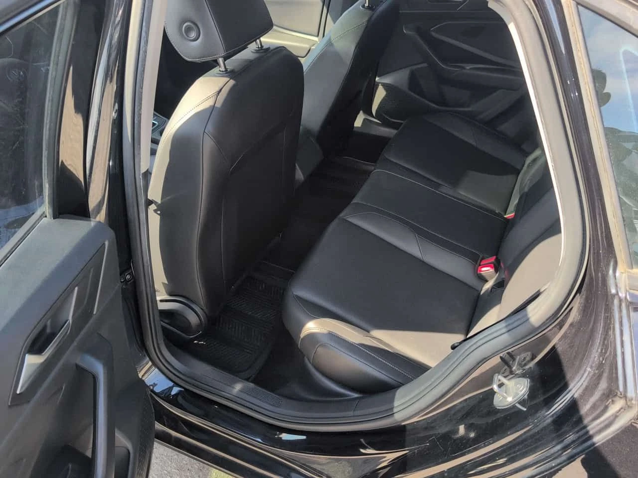 VW Jetta * Highline * 2 КЛЮЧА * ШИБИДАХ * ПОДГРЕВ * CARPLAY, снимка 11 - Автомобили и джипове - 54150669