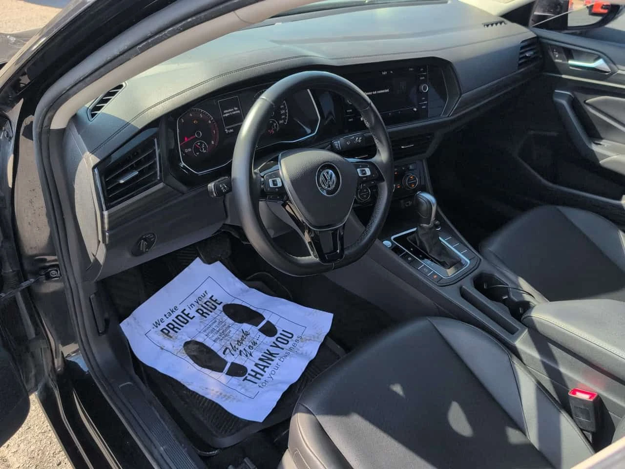 VW Jetta * Highline * 2 КЛЮЧА * ШИБИДАХ * ПОДГРЕВ * CARPLAY, снимка 4 - Автомобили и джипове - 54150669