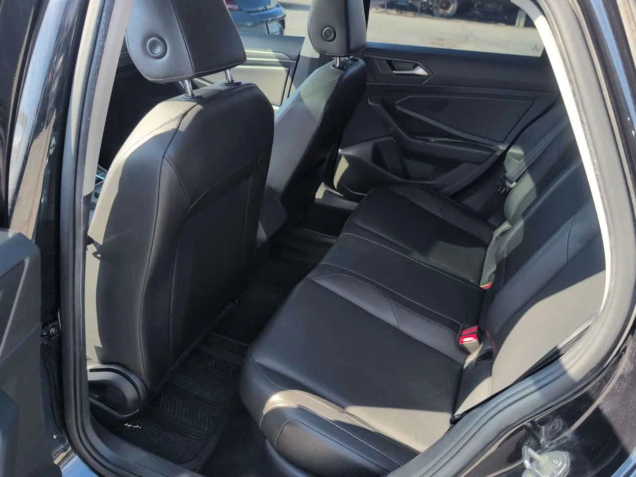 VW Jetta * Highline * 2 КЛЮЧА * ШИБИДАХ * ПОДГРЕВ * CARPLAY, снимка 10 - Автомобили и джипове - 54150669