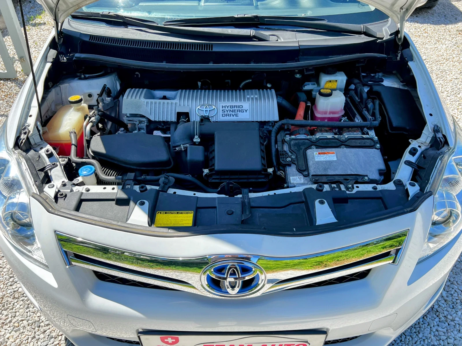 Toyota Auris 1.8 HSD 181000KM EURO5 , снимка 15 - Автомобили и джипове - 54550144