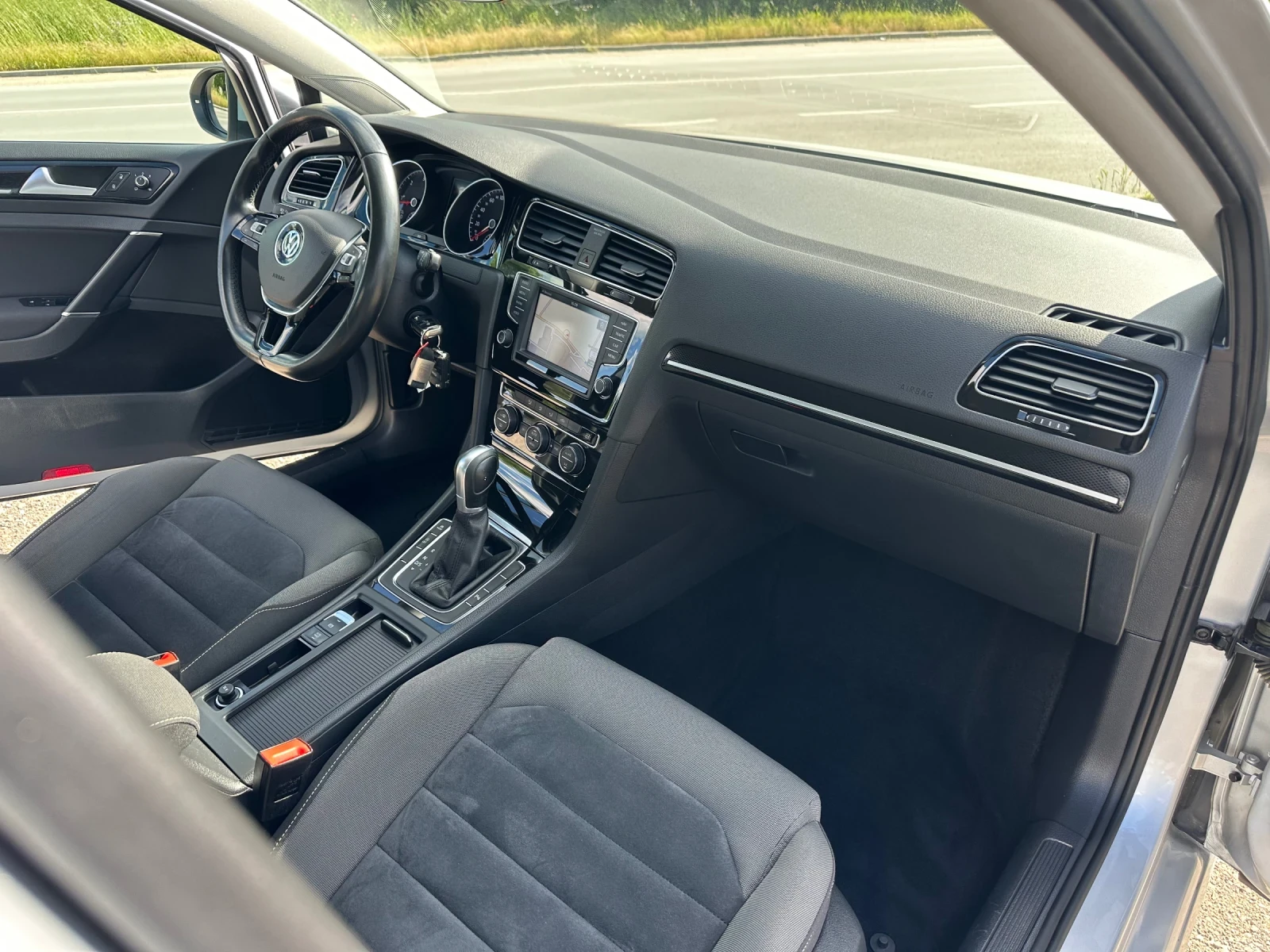 VW Golf 2.0tdi! DSG! Navigation! , снимка 12 - Автомобили и джипове - 54752508