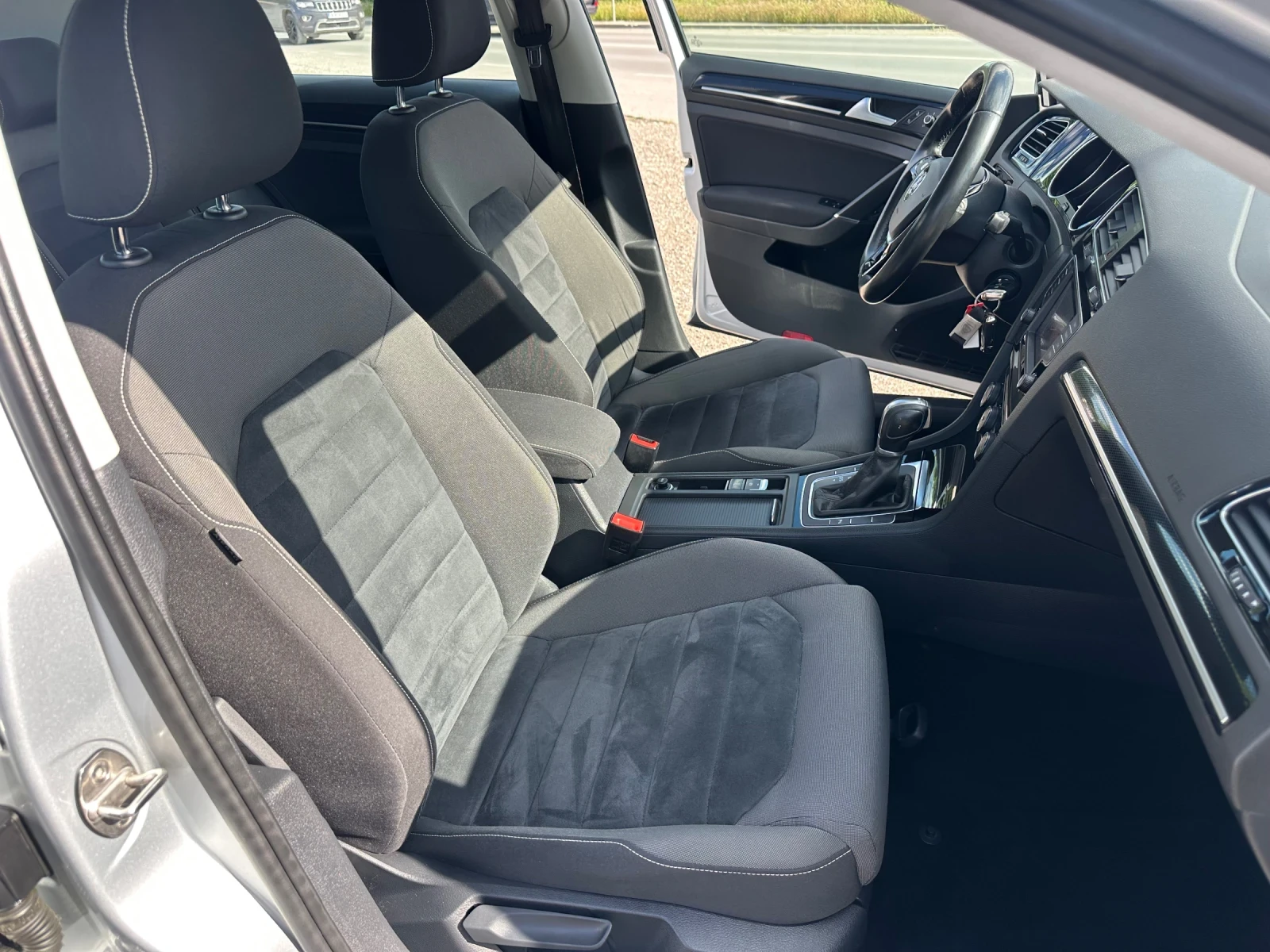 VW Golf 2.0tdi! DSG! Navigation! , снимка 13 - Автомобили и джипове - 54752508