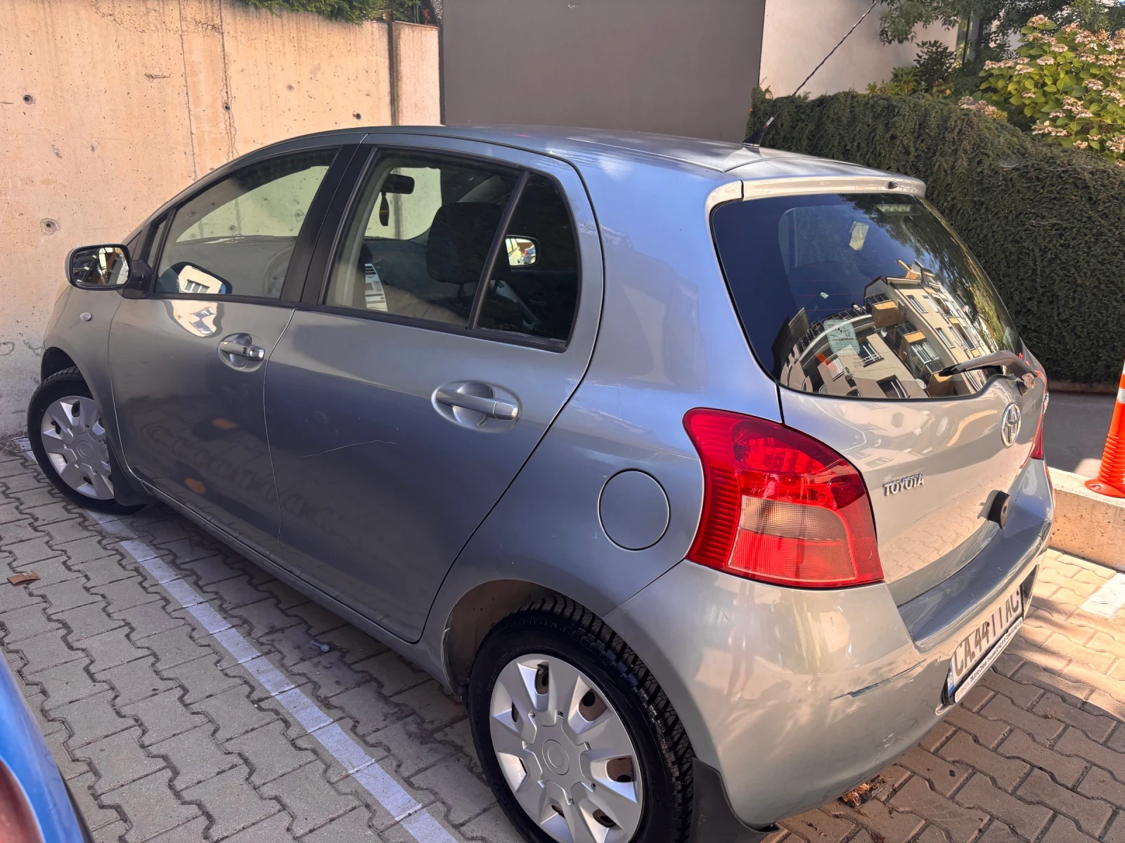 Toyota Yaris 1.3 бензин, снимка 4 - Автомобили и джипове - 55698152