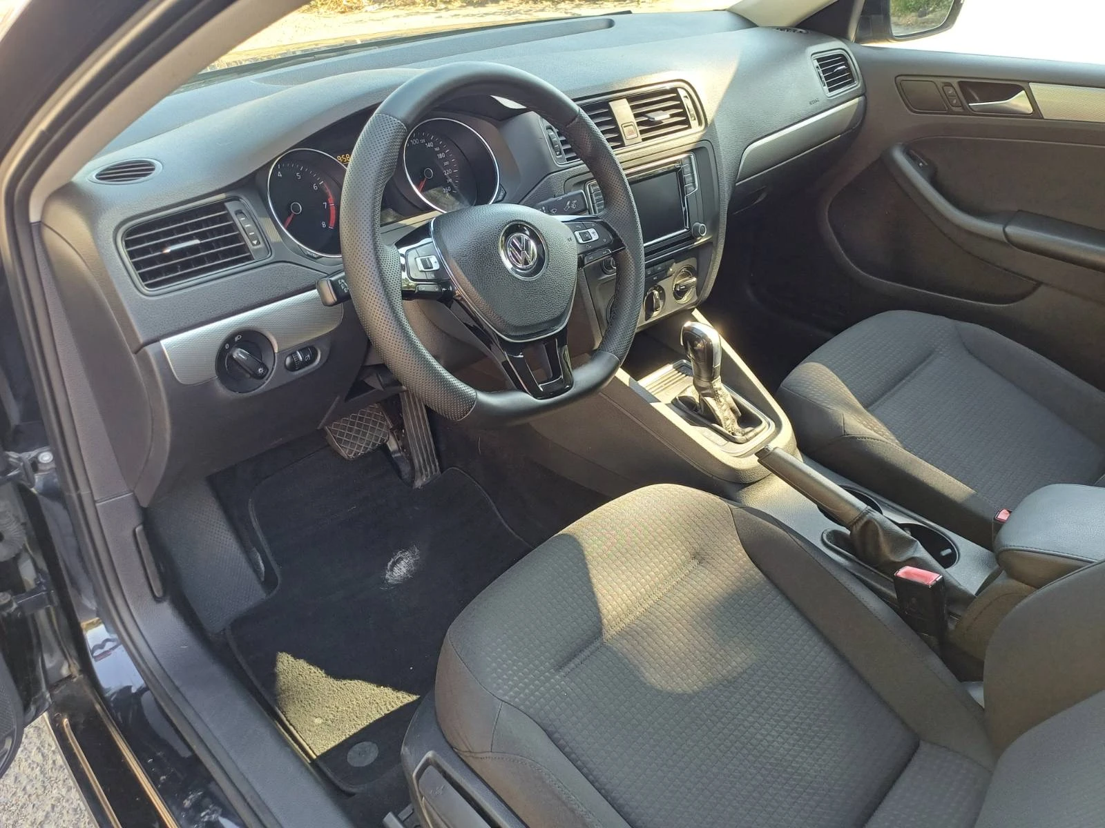 VW Jetta 1.4 TSI, снимка 9 - Автомобили и джипове - 56072616