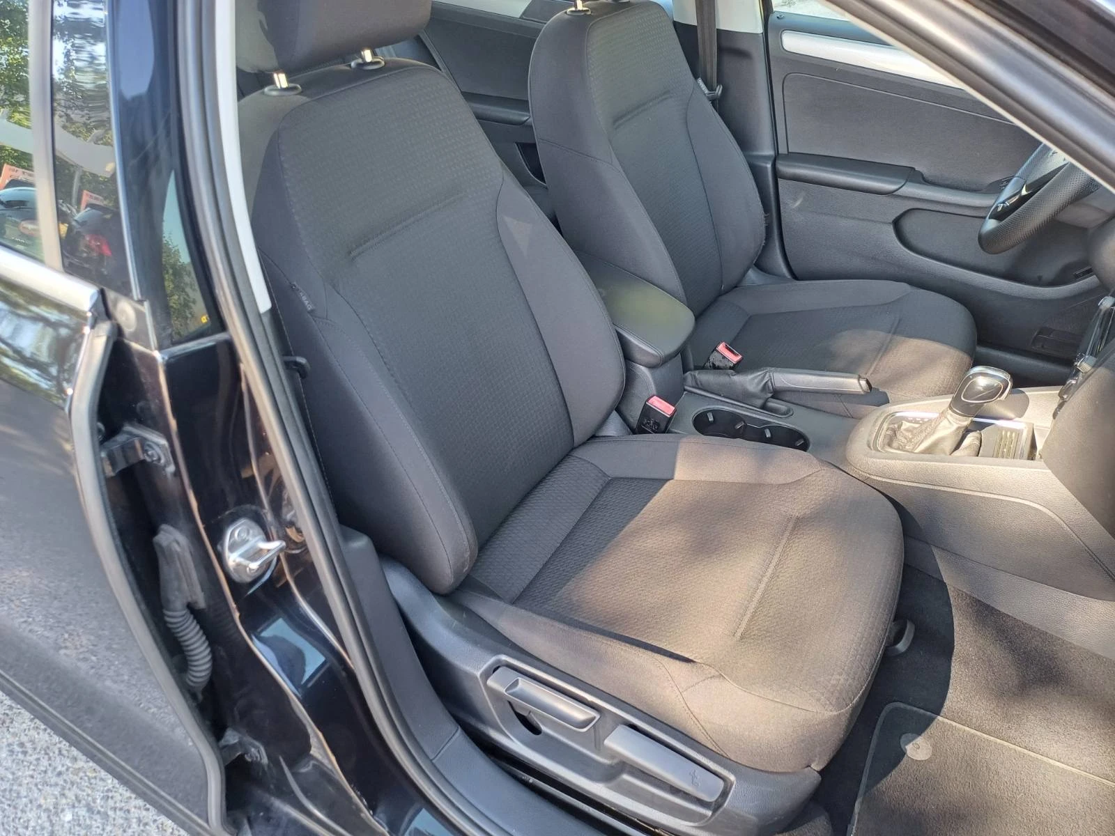 VW Jetta 1.4 TSI, снимка 14 - Автомобили и джипове - 56072616