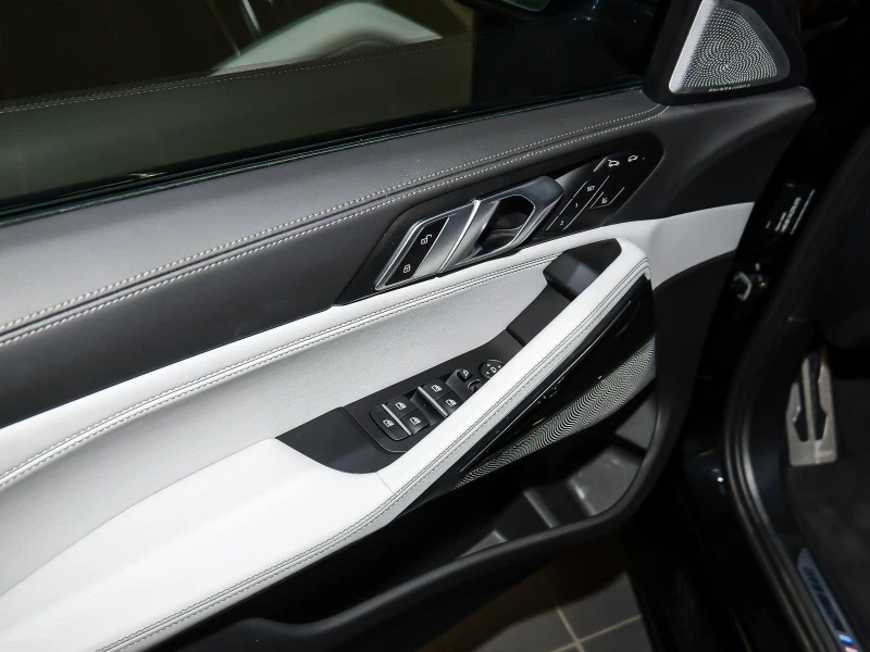 BMW X6 M60i/xDrive/FACELIFT/B&W/EXCLUSIV/PANO/22, снимка 7 - Автомобили и джипове - 52482304