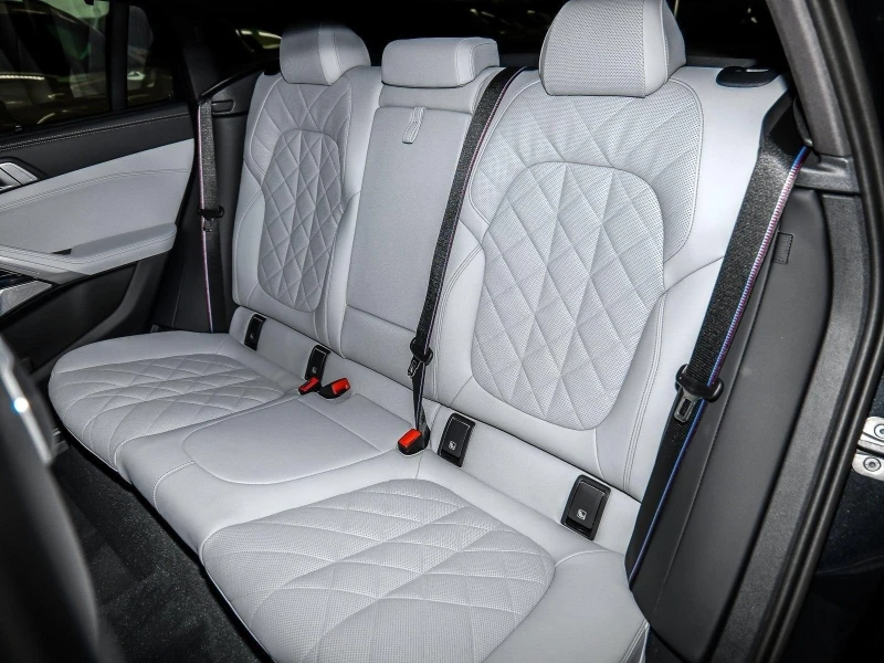 BMW X6 M60i/xDrive/FACELIFT/B&W/EXCLUSIV/PANO/22, снимка 16 - Автомобили и джипове - 52482304