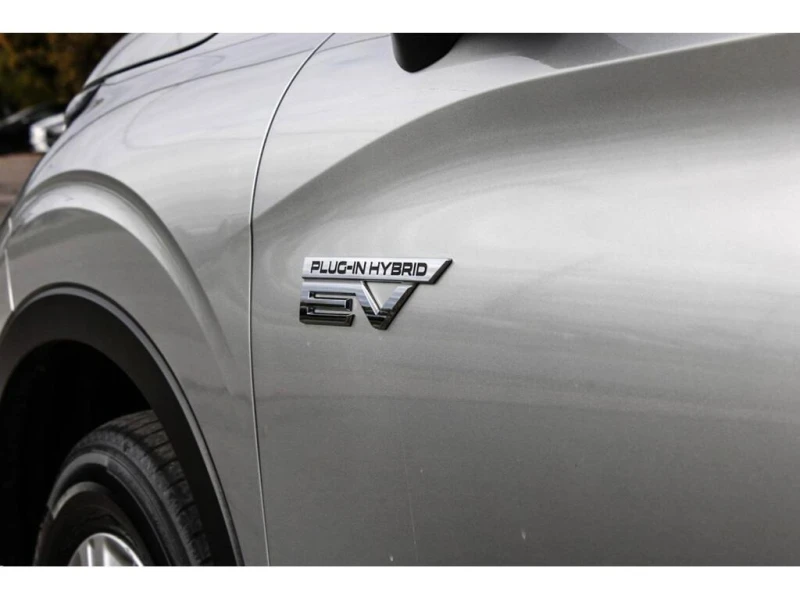 Mitsubishi Outlander * PHEV* CARFAX* АВТО КРЕДИТ* , снимка 6 - Автомобили и джипове - 52800189