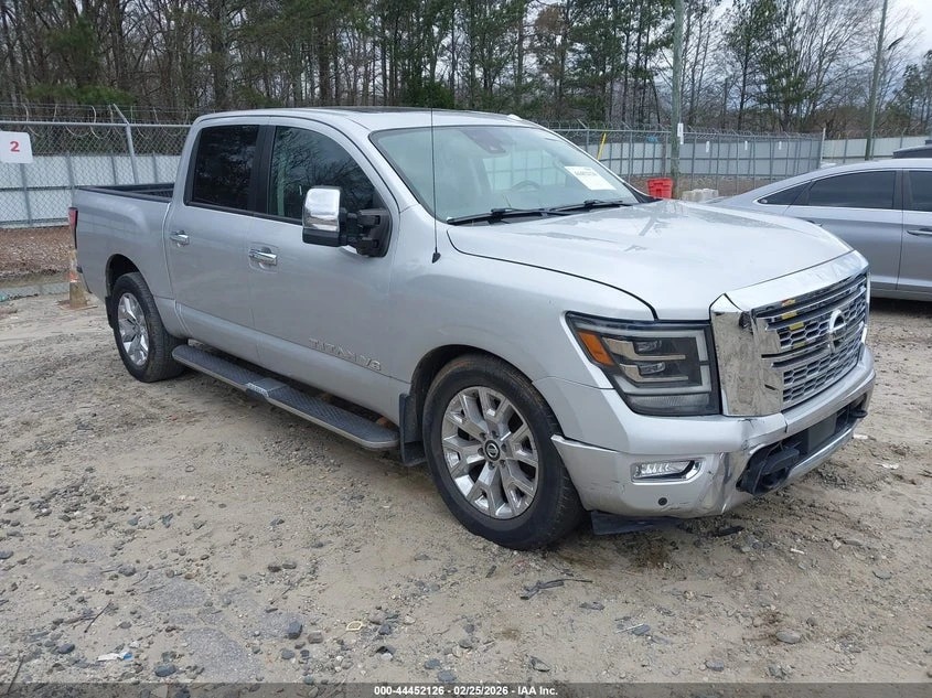 Nissan Titan crew cab 5.6l Titan Sl 4X4