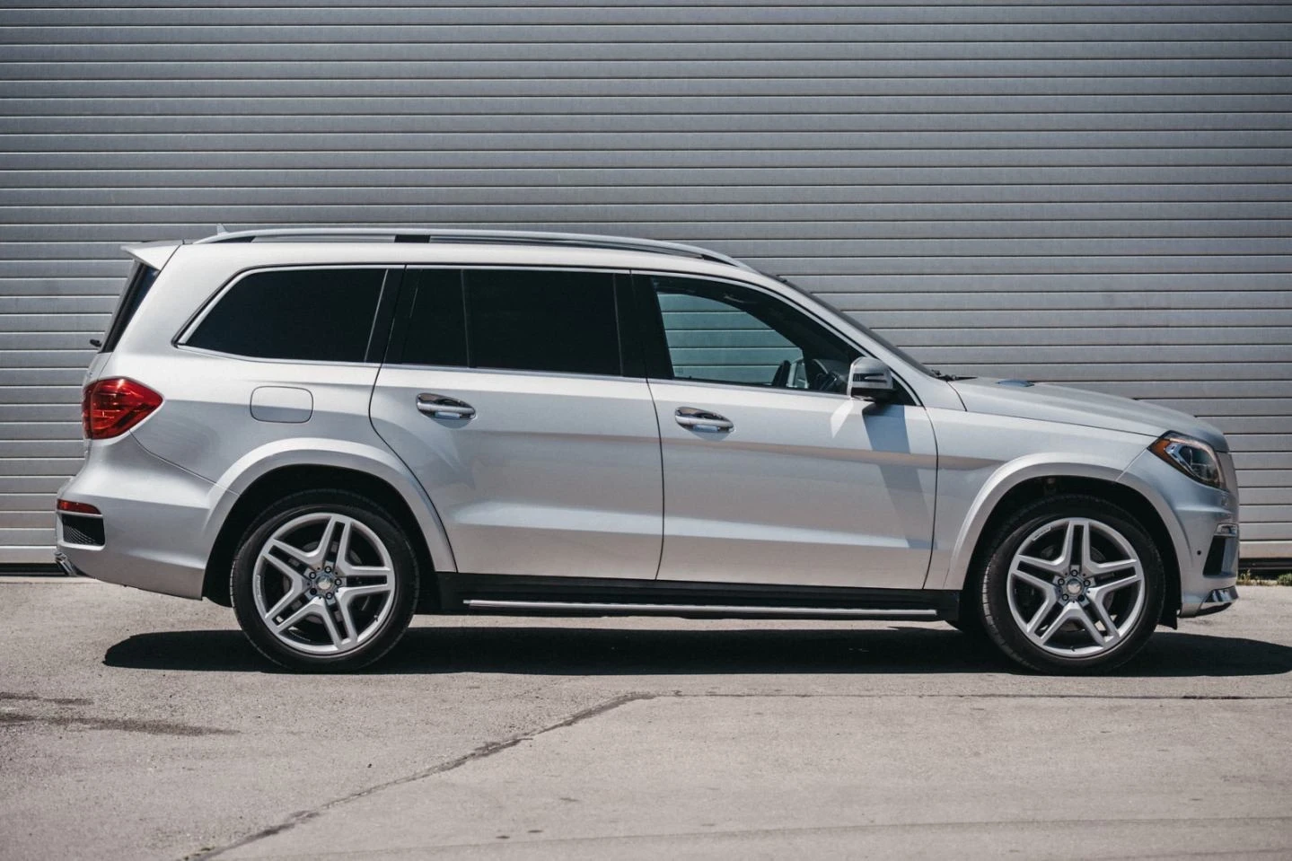 Mercedes-Benz GL 550 AMG-Designo | Harman-360 | Soft Close | Смени вер, снимка 8 - Автомобили и джипове - 55665716