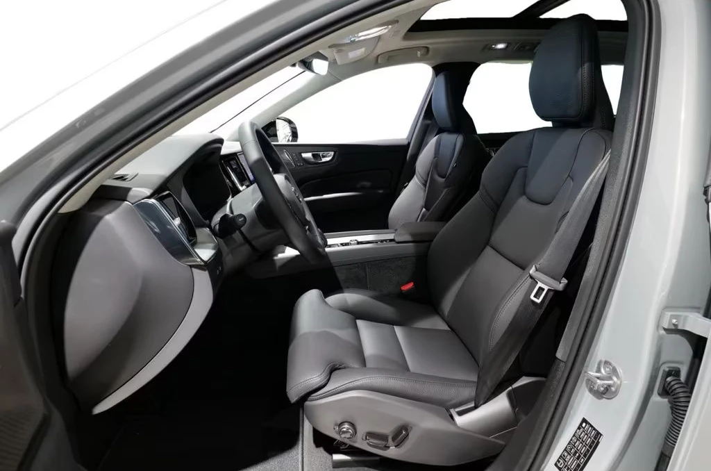 Volvo XC60 T6/PLUS-DARK/398HP/RECHARGE/PANO/AWD/360/H&K/6267q, снимка 5 - Автомобили и джипове - 55740254
