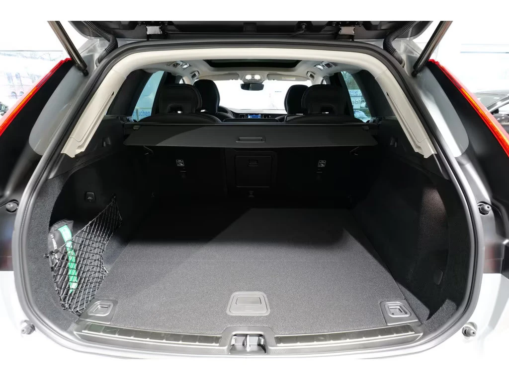 Volvo XC60 T6/PLUS-DARK/398HP/RECHARGE/PANO/AWD/360/H&K/6267q, снимка 16 - Автомобили и джипове - 55740254