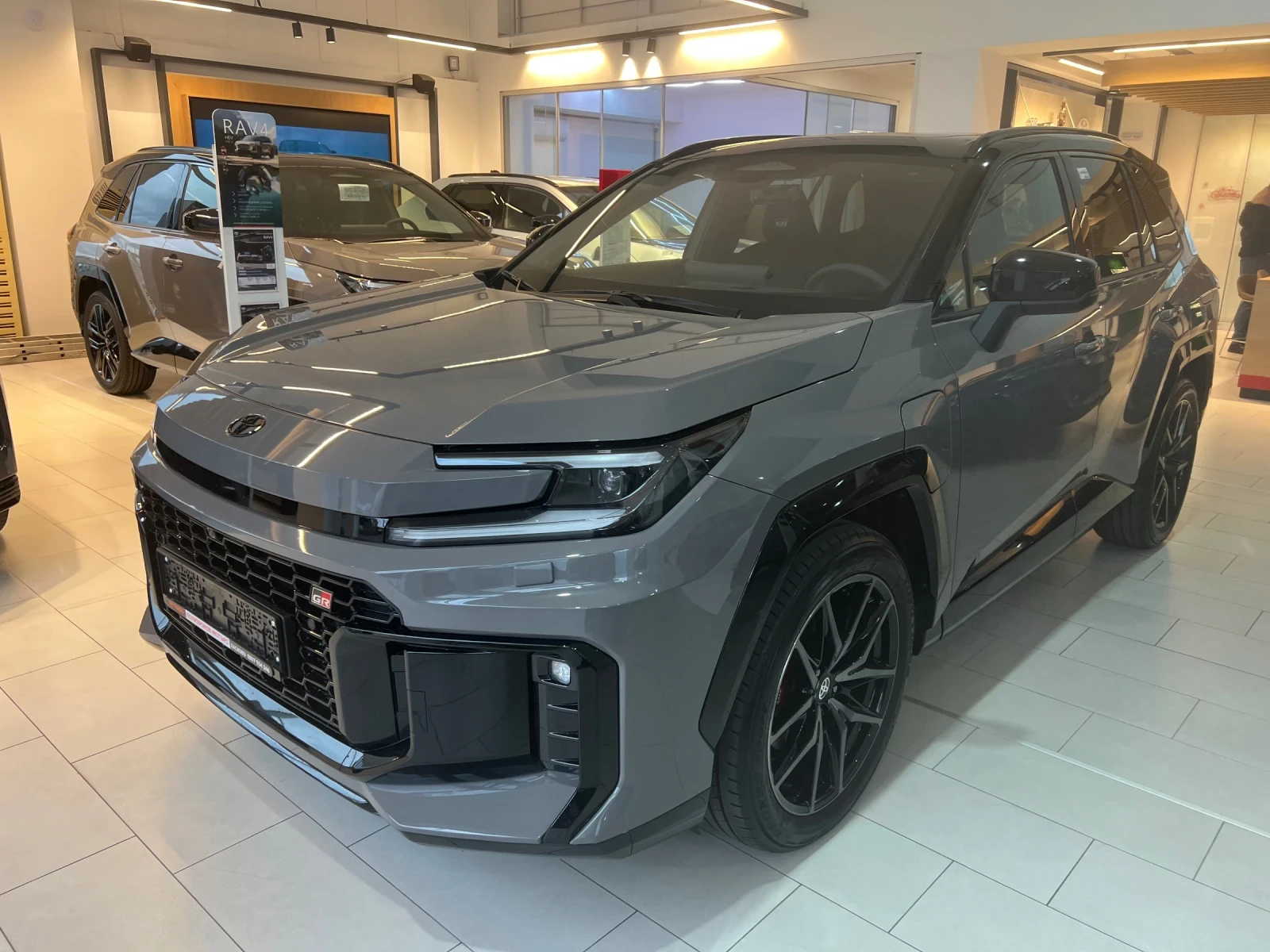 Toyota Rav4 GR SPORT PHEV, снимка 2 - Автомобили и джипове - 56732590