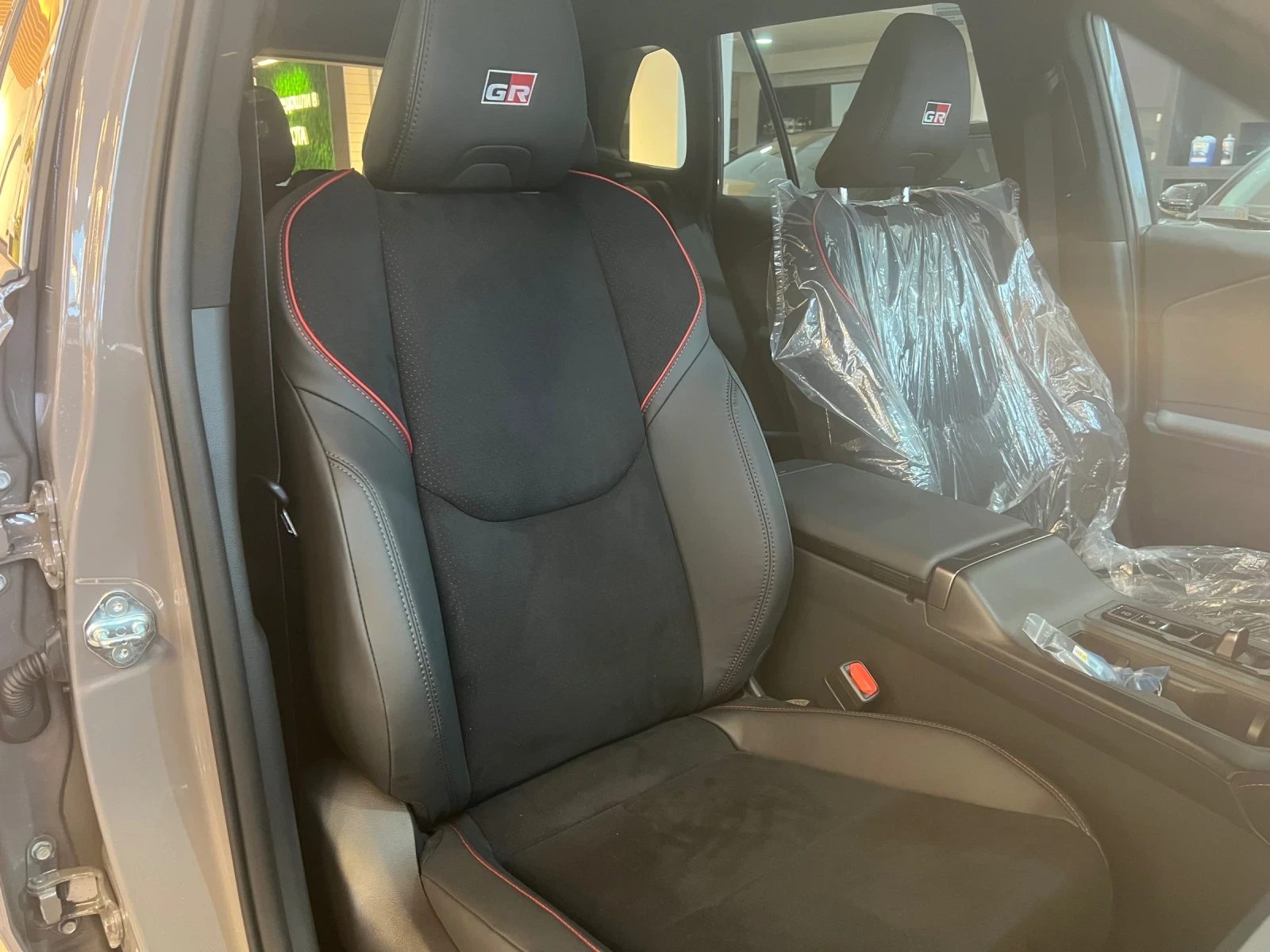 Toyota Rav4 GR SPORT PHEV, снимка 8 - Автомобили и джипове - 56732590