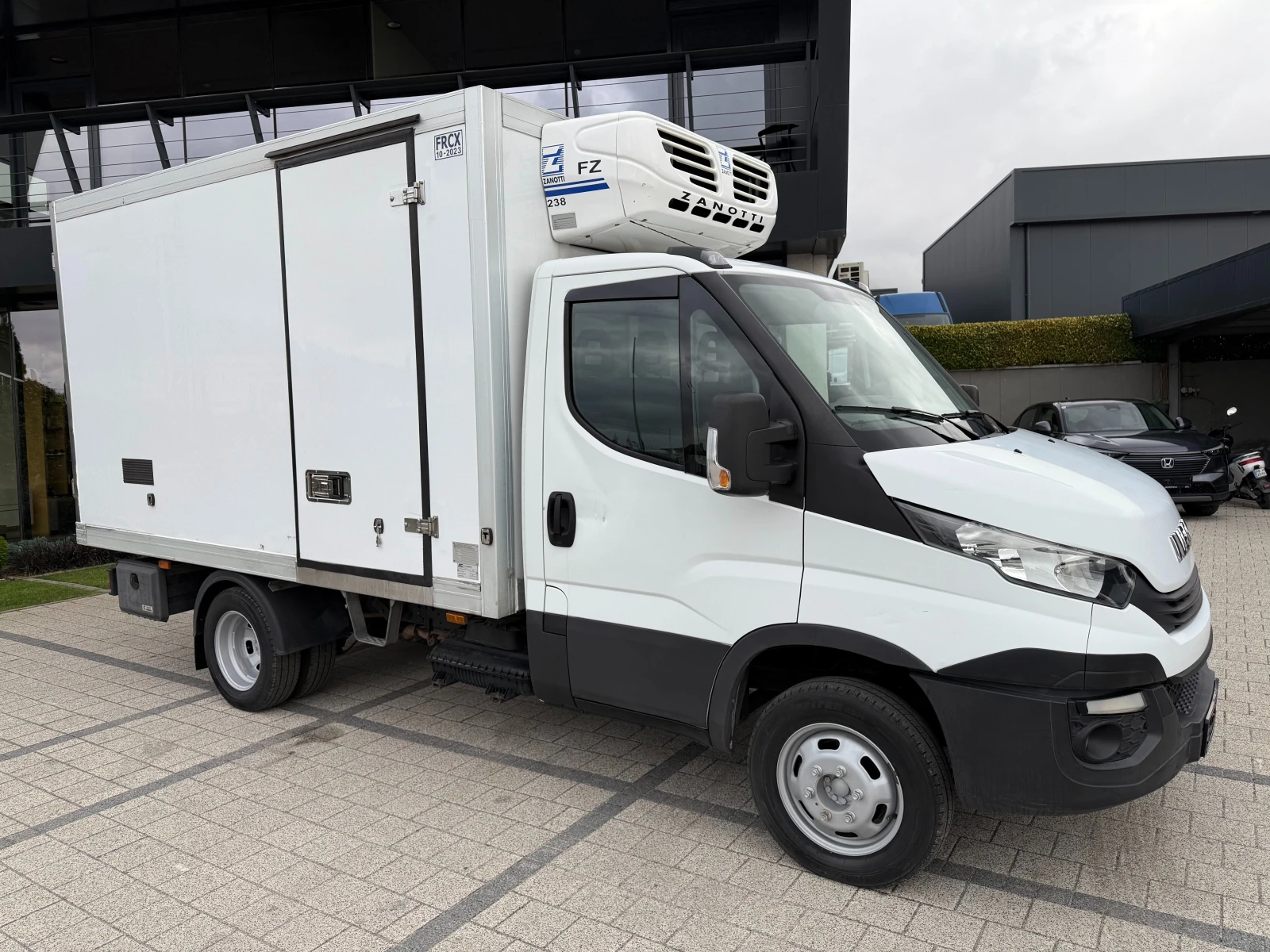Iveco Daily 35-150 до 3.5т. Хладилен + ток 3.50м. Еuro 6b 2бр. - изображение 2