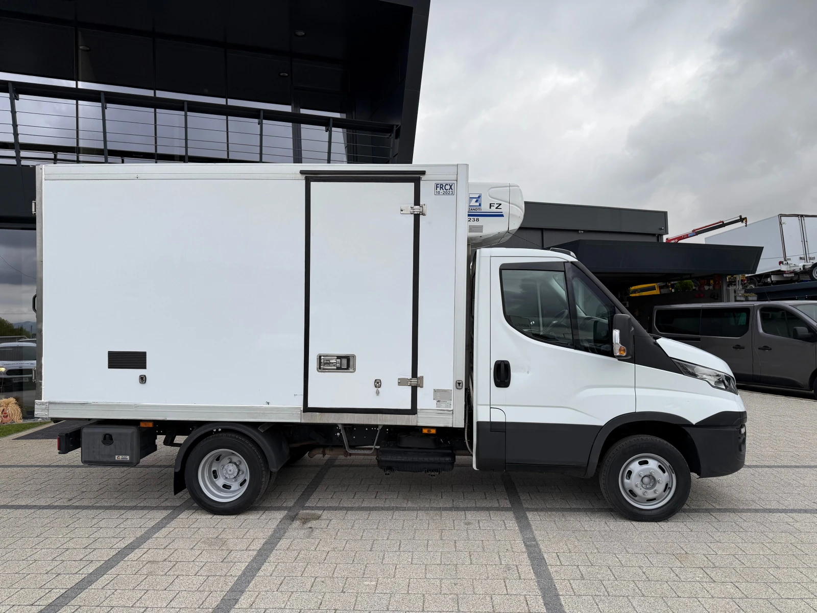 Iveco Daily 35-150 до 3.5т. Хладилен + ток 3.50м. Еuro 6b 2бр. - изображение 10