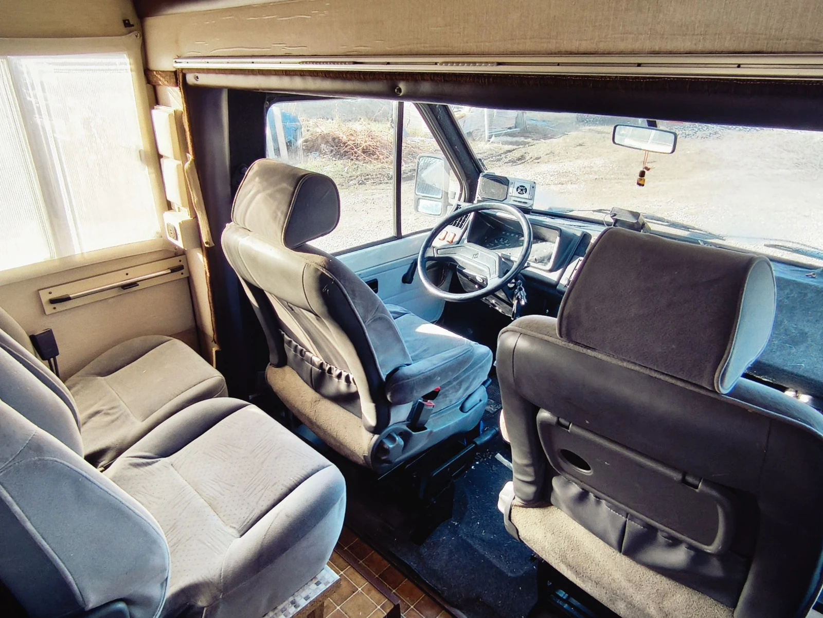 Кемпер Renault Trafik, снимка 7 - Каравани и кемпери - 55096998