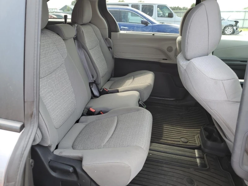 Toyota Sienna LE AWD 8-Passenger, снимка 11 - Автомобили и джипове - 47434829