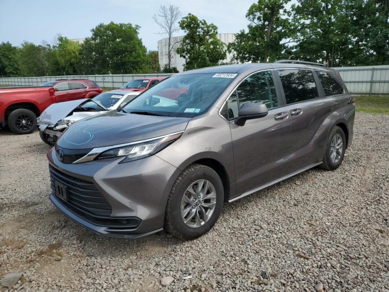 Toyota Sienna LE AWD 8-Passenger, снимка 1 - Автомобили и джипове - 47434829