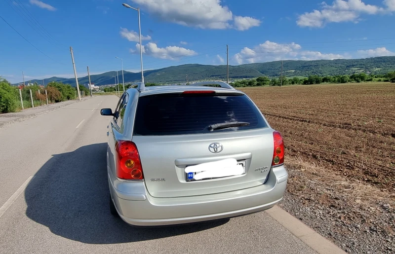 Toyota Avensis, снимка 10 - Автомобили и джипове - 49589895