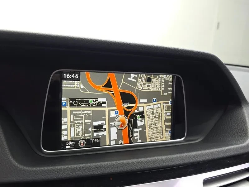 Mercedes-Benz E 250 4MATIC AVANTGARDE, снимка 15 - Автомобили и джипове - 55719686