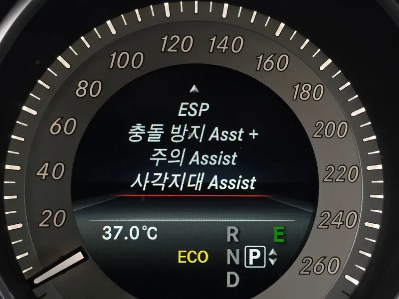 Mercedes-Benz E 250 4MATIC AVANTGARDE, снимка 17 - Автомобили и джипове - 55719686