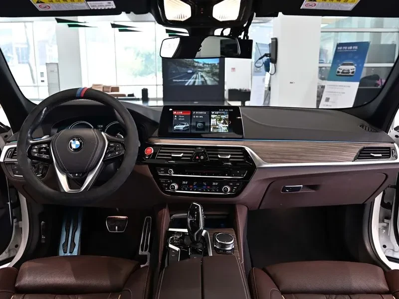 BMW 530 xDrive M Sports Plus, снимка 8 - Автомобили и джипове - 56071410