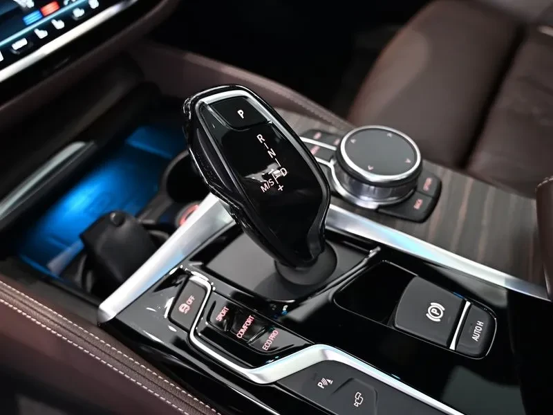 BMW 530 xDrive M Sports Plus, снимка 11 - Автомобили и джипове - 56071410