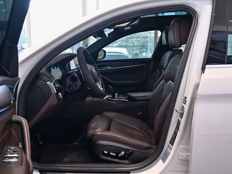 BMW 530 xDrive M Sports Plus, снимка 12 - Автомобили и джипове - 56071410