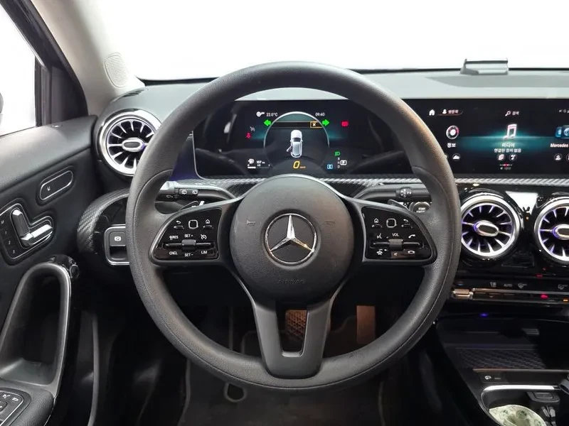 Mercedes-Benz A 220 Hatchback, снимка 13 - Автомобили и джипове - 56084072