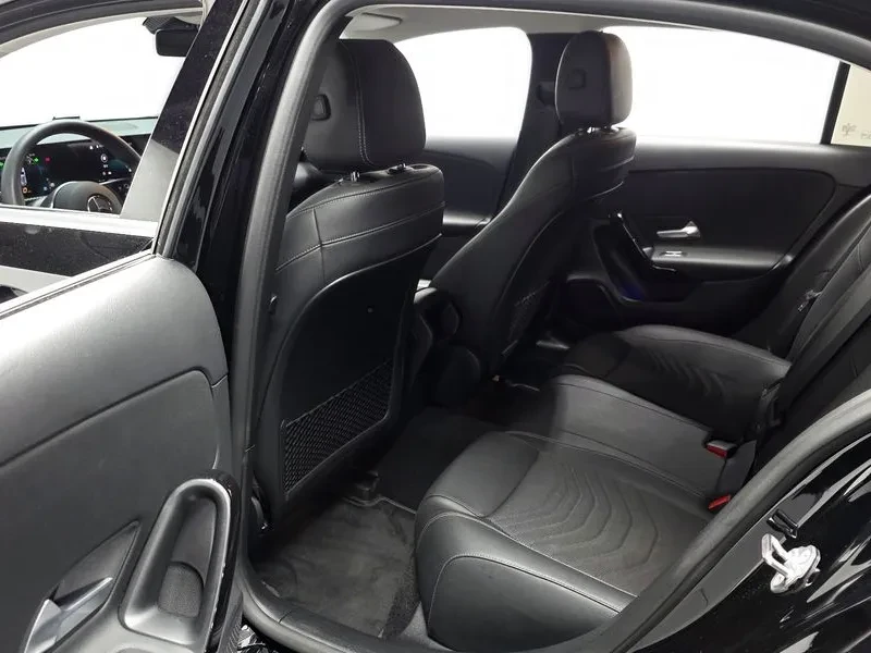 Mercedes-Benz A 220 Hatchback, снимка 11 - Автомобили и джипове - 56084072