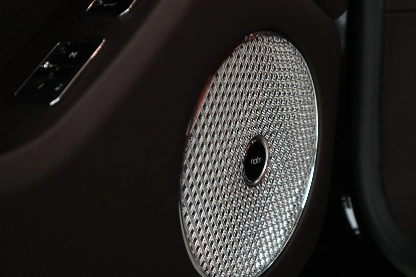 Bentley Flying Spur V8 HYBRID MULLINER NAIM PANO - изображение 8