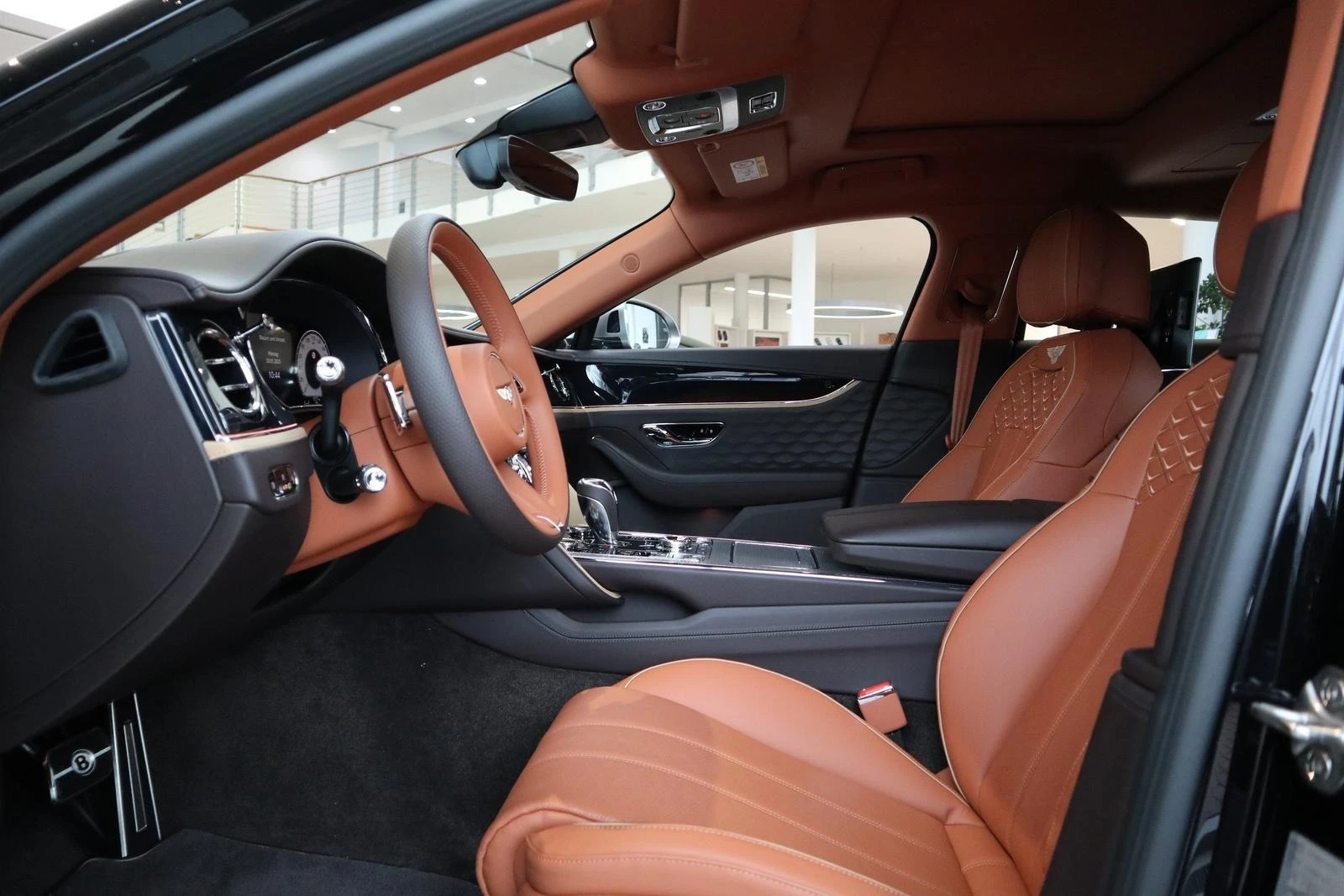 Bentley Flying Spur V8 HYBRID MULLINER NAIM PANO - изображение 9