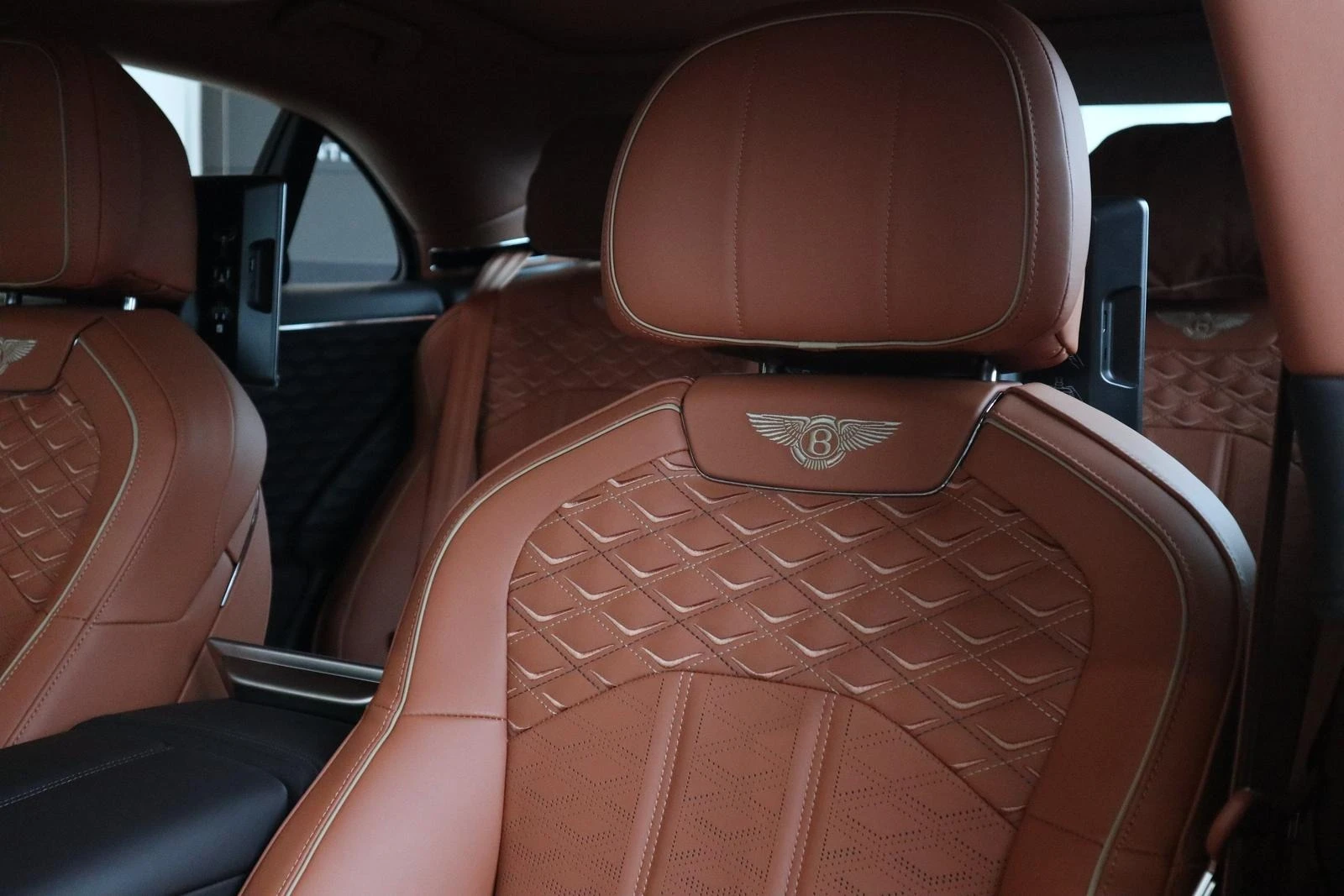 Bentley Flying Spur V8 HYBRID MULLINER NAIM PANO - изображение 10