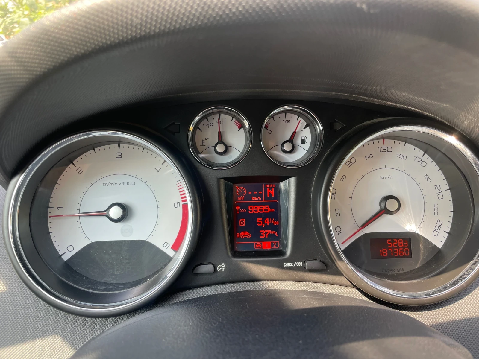 Peugeot 308 SW 1.6 HDI 115 - изображение 6