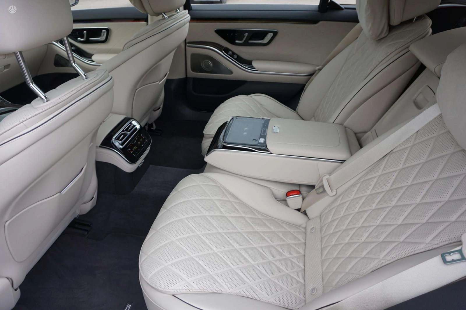 Mercedes-Benz S 400 d 4Matic L AMG Line - изображение 10