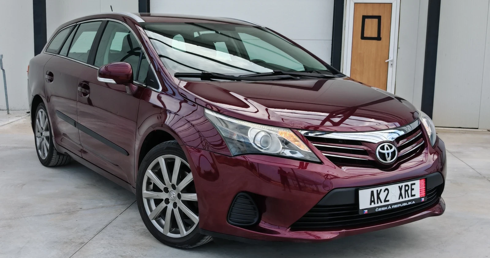 Toyota Avensis 2.0D4D Facelift* ISOFIX* LED* КЛИМАТИК* AUX/USB, снимка 4 - Автомобили и джипове - 55003875
