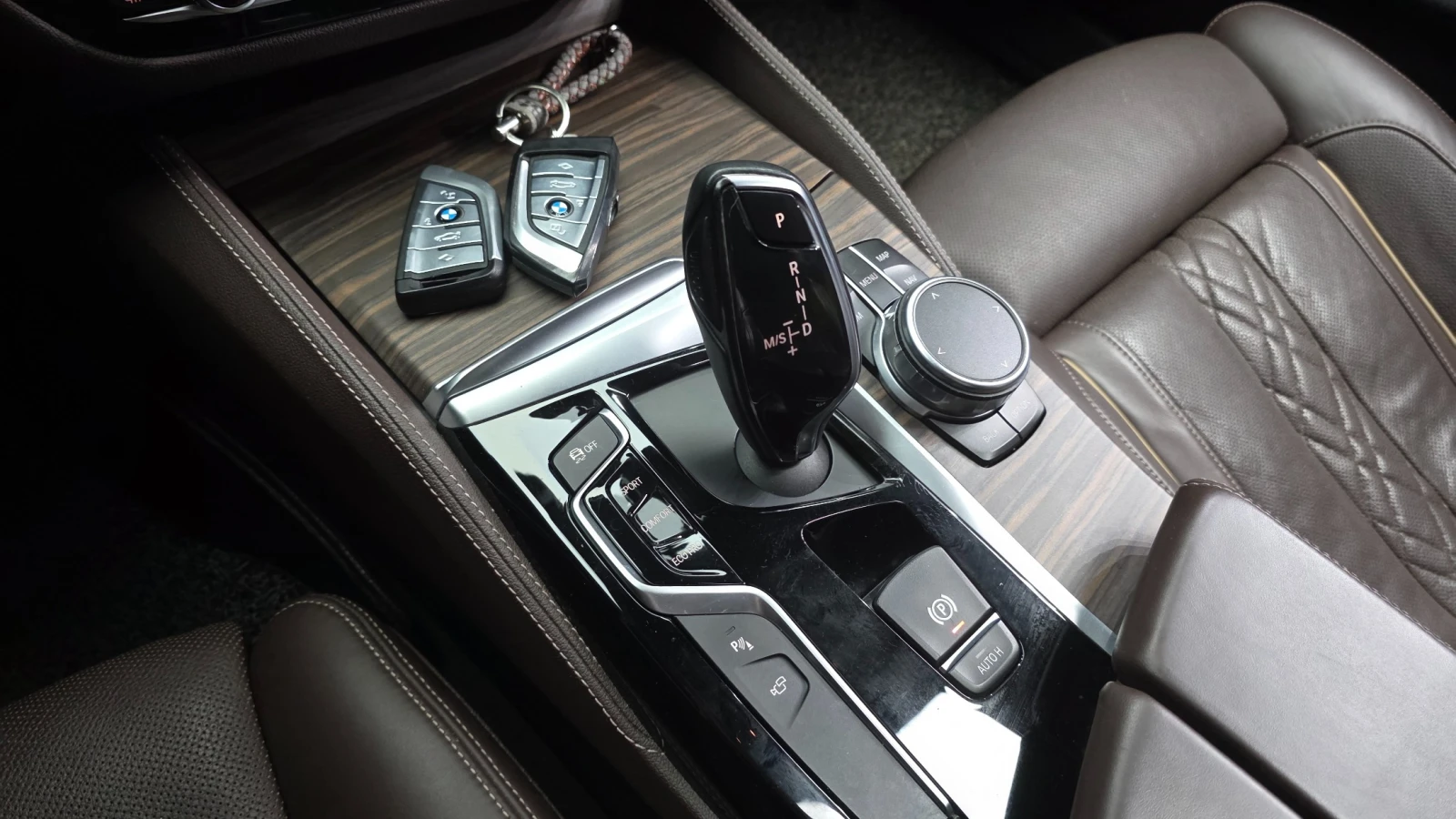 BMW 530 530i xDrive M Sport Plus, снимка 10 - Автомобили и джипове - 55739282