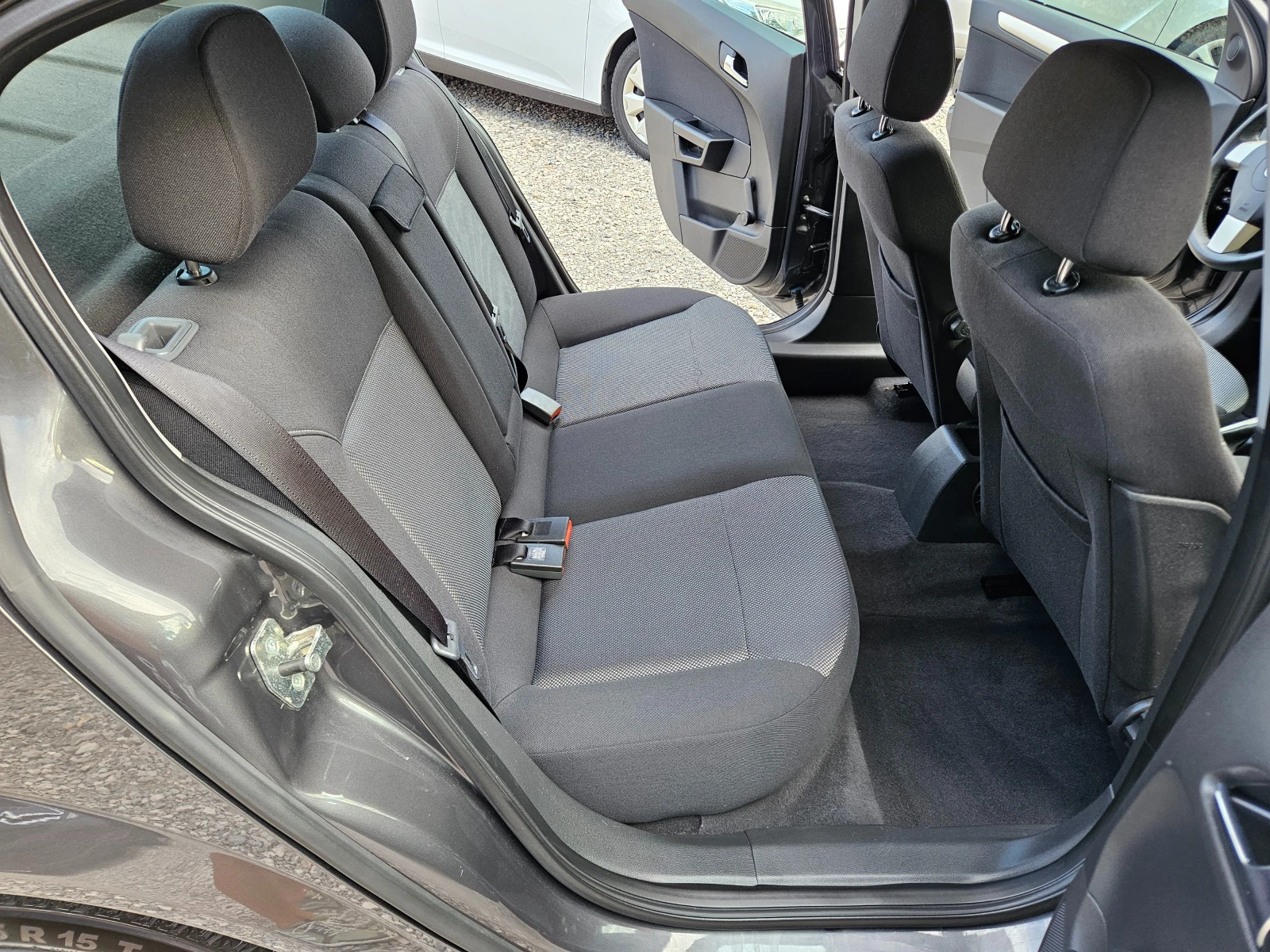 Opel Astra 1.6 бензин 115кс., снимка 11 - Автомобили и джипове - 55825353