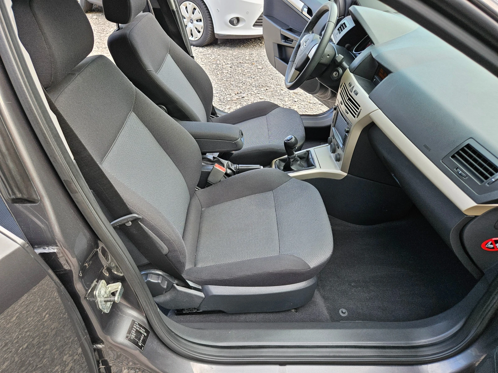 Opel Astra 1.6 бензин 115кс., снимка 12 - Автомобили и джипове - 55825353