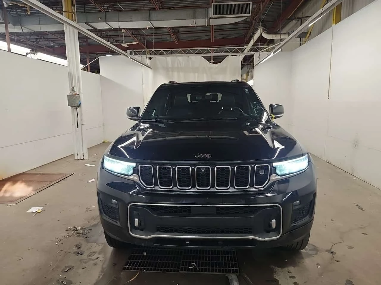 Jeep Grand cherokee * OVERLAND * 360 КАМЕРА * ПОДГРЕВИ * ОБДУХВАНЕ * , снимка 6 - Автомобили и джипове - 54122204