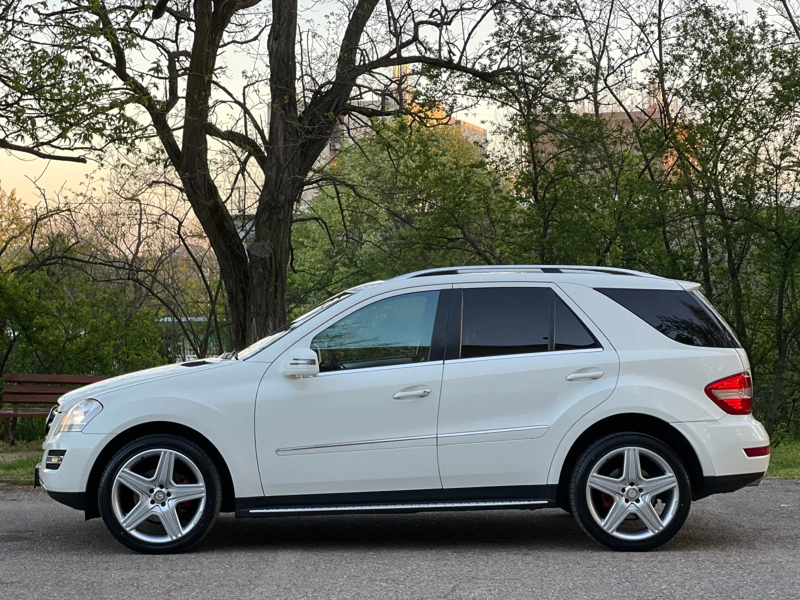 Mercedes-Benz ML 350 2хTV/ЛЮК/ПОДГРЕВ/МЕМОРИ/FACELIFT, снимка 8 - Автомобили и джипове - 54385185
