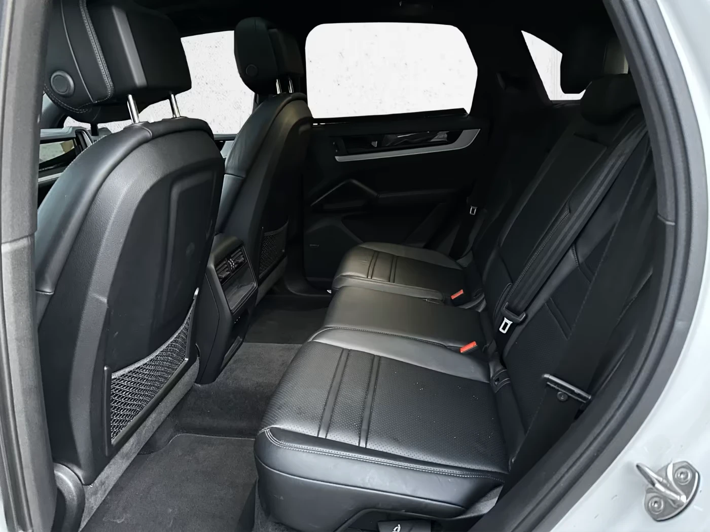 Porsche Cayenne E-HYBRID* PANO* BOSE* 360CAM* DISTR* MEMORY* KEYLE, снимка 16 - Автомобили и джипове - 54449810