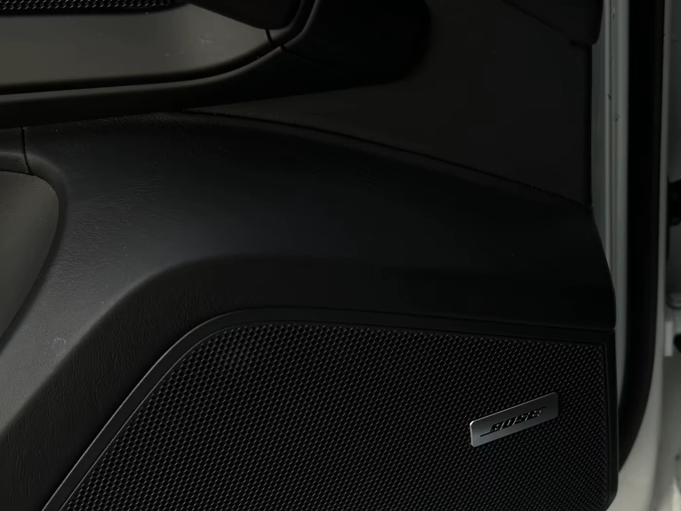Porsche Cayenne E-HYBRID* PANO* BOSE* 360CAM* DISTR* MEMORY* KEYLE, снимка 8 - Автомобили и джипове - 54449810
