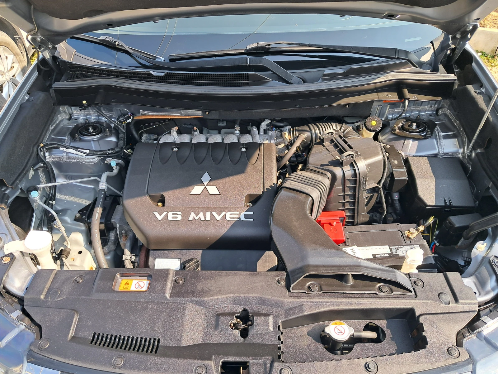Mitsubishi Outlander 3.0 GT S-AWC 7места, снимка 17 - Автомобили и джипове - 55535809
