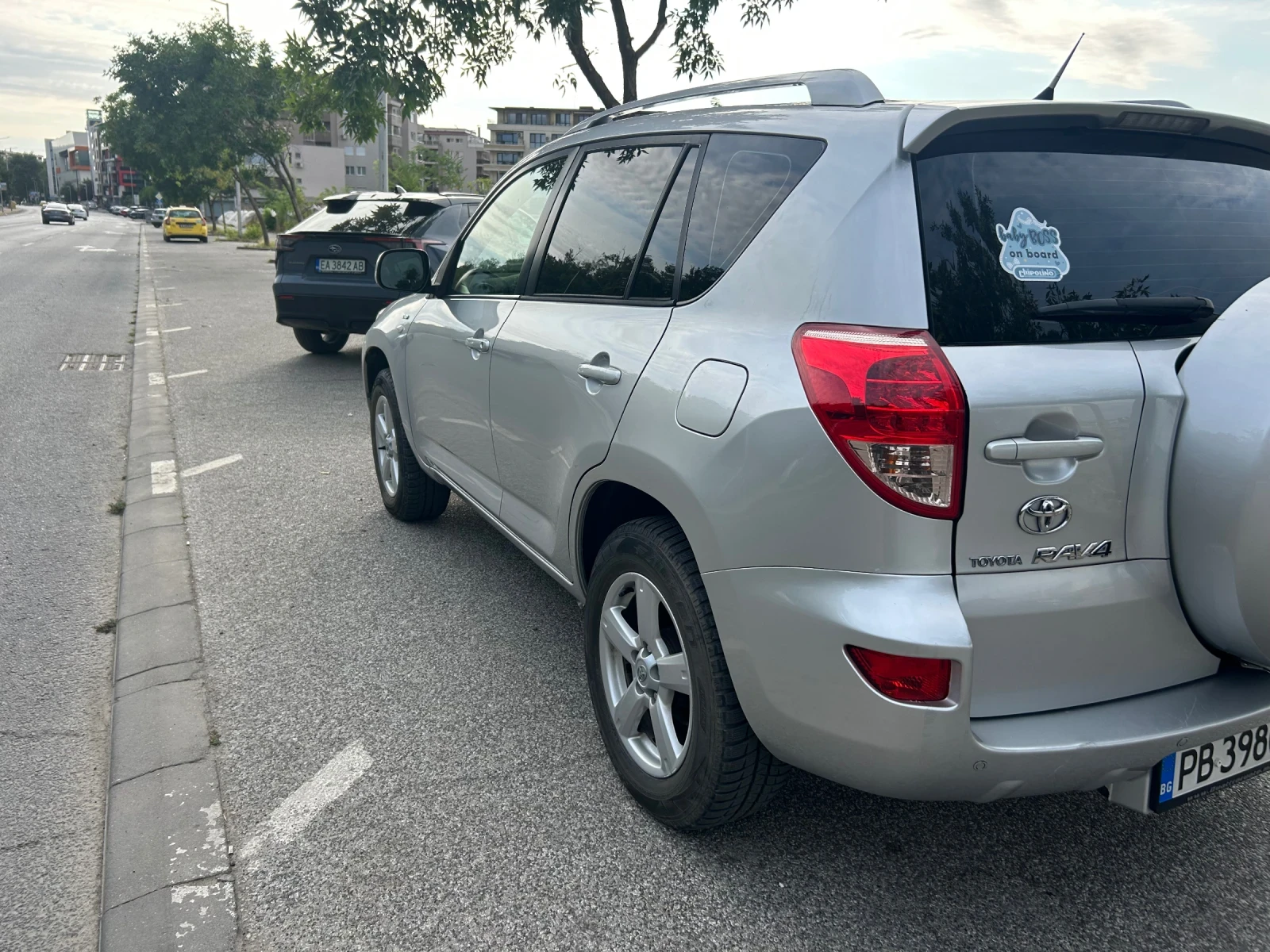 Toyota Rav4, снимка 10 - Автомобили и джипове - 55686397