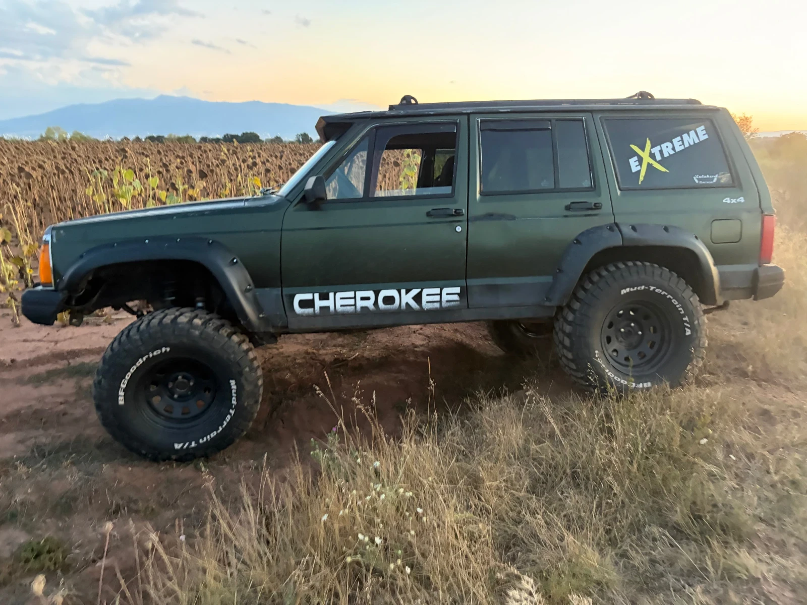 Jeep Cherokee, снимка 2 - Автомобили и джипове - 56087410