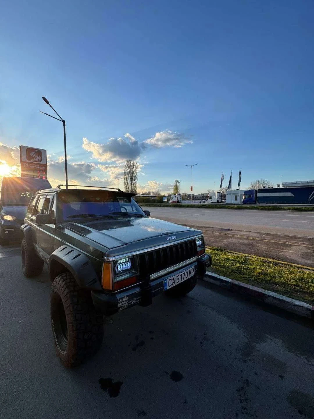 Jeep Cherokee, снимка 4 - Автомобили и джипове - 56087410