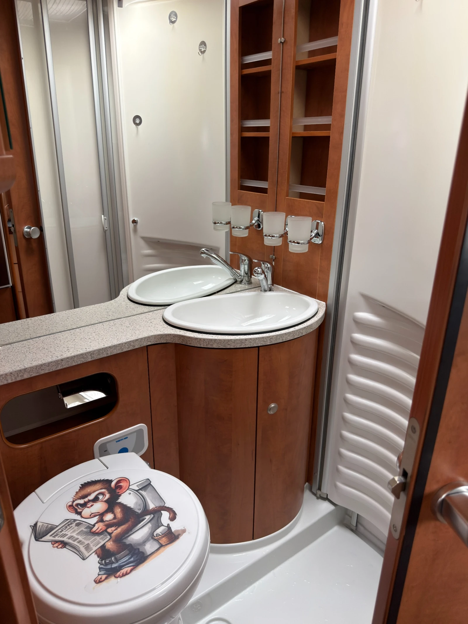 Кемпер Carthago Chic C-line I 4, 3, снимка 15 - Каравани и кемпери - 54528410