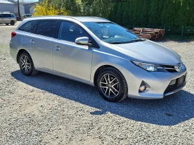Toyota Auris 1.8 HYBRID, снимка 3